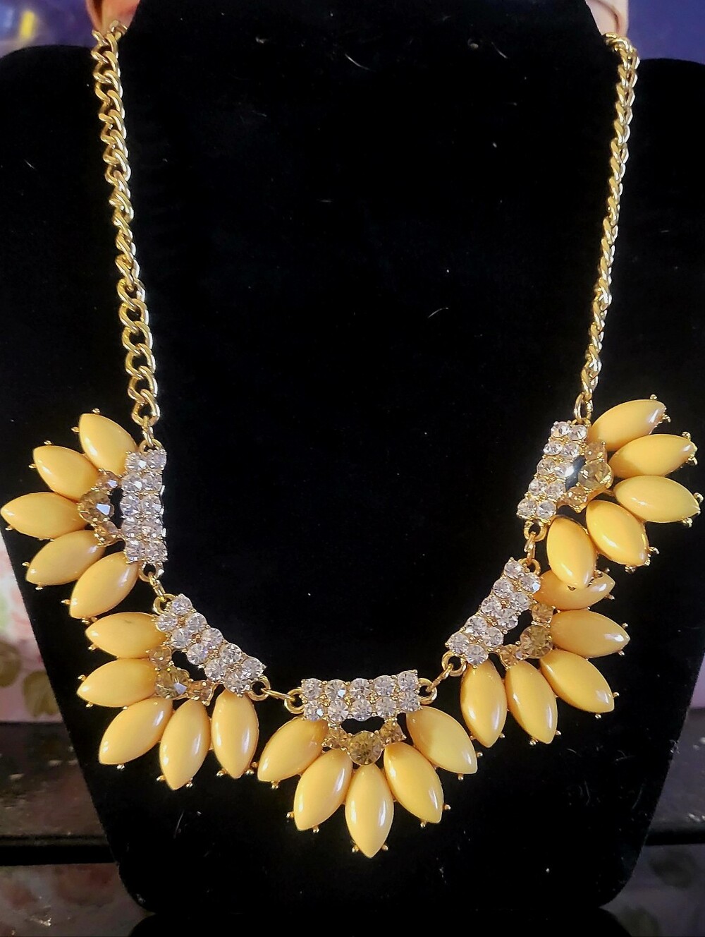 21"Vintage Style Pale Yellow Lucite & Rhinestone Statement Collar Necklace
